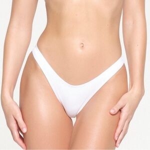 SKIMS Cheeky Tanga‎ Swim Color Snow Size Medium